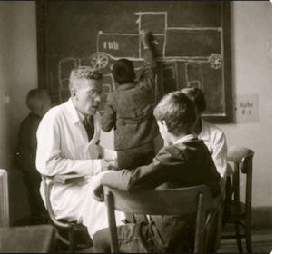 1930年代、ウィーン大学小児病院治療教育部門でのHans Aspergerと子どもたち